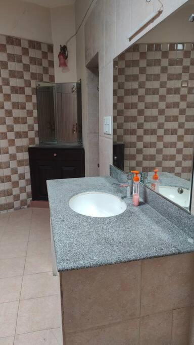 Basti House - Boutique Homestay 勒克瑙 外观 照片